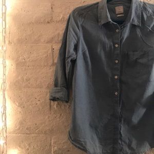 Lightweight button up collar